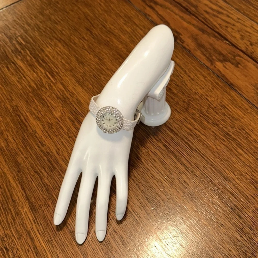 Ladies costume, jewelry, quartz, watch